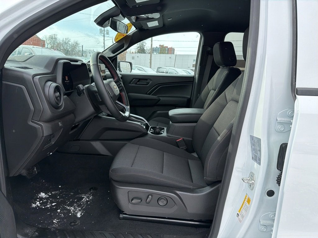 2025 Chevrolet Colorado WT/LT