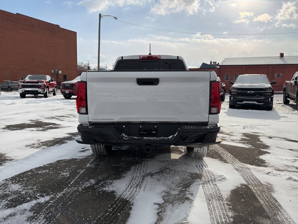 2025 Chevrolet Colorado WT/LT