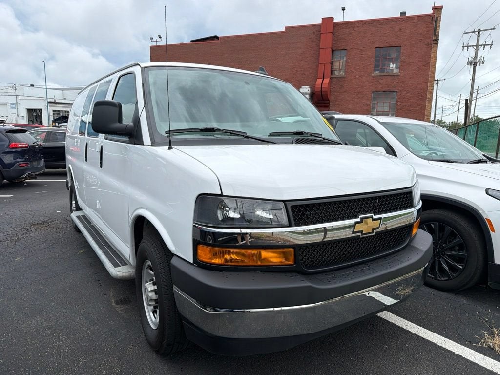 2025 Chevrolet Express Cargo WT