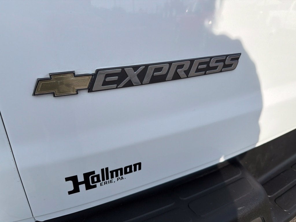 2025 Chevrolet Express Cargo WT