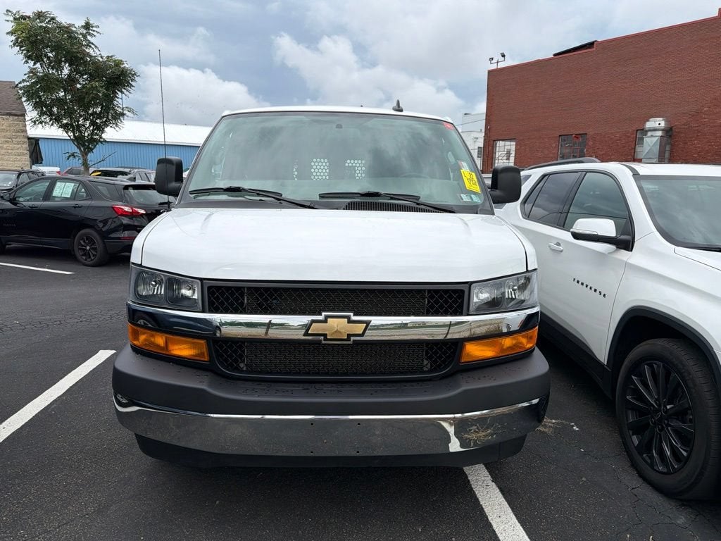 2025 Chevrolet Express Cargo WT