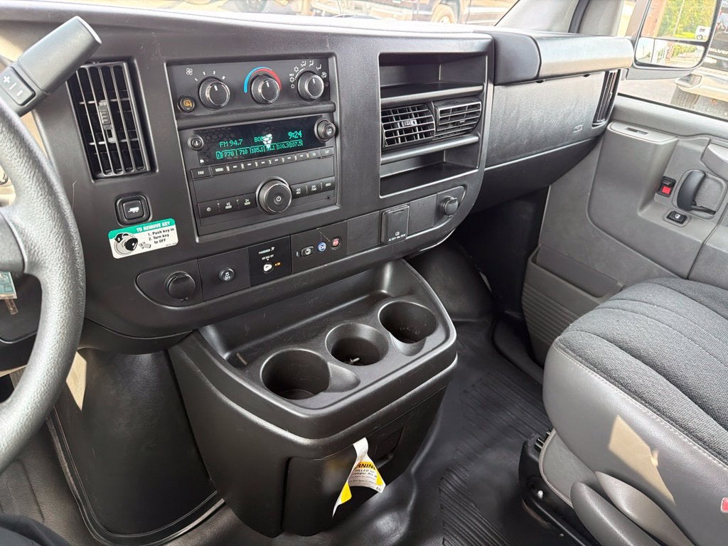 2025 Chevrolet Express Cargo WT