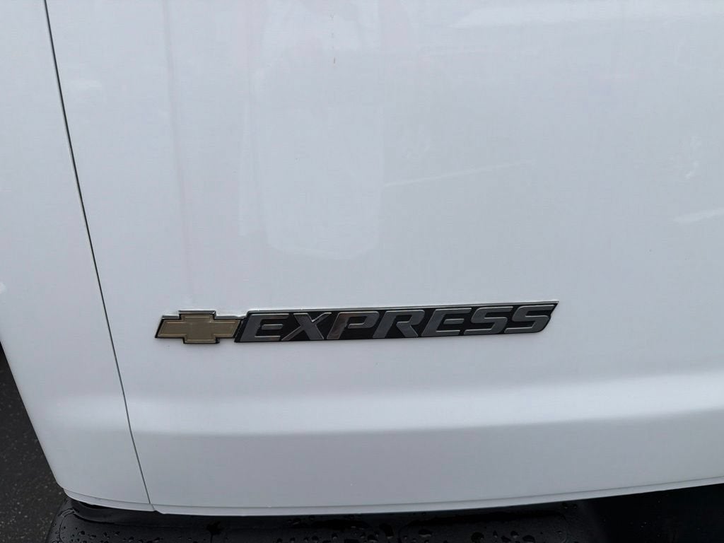 2025 Chevrolet Express Cargo WT