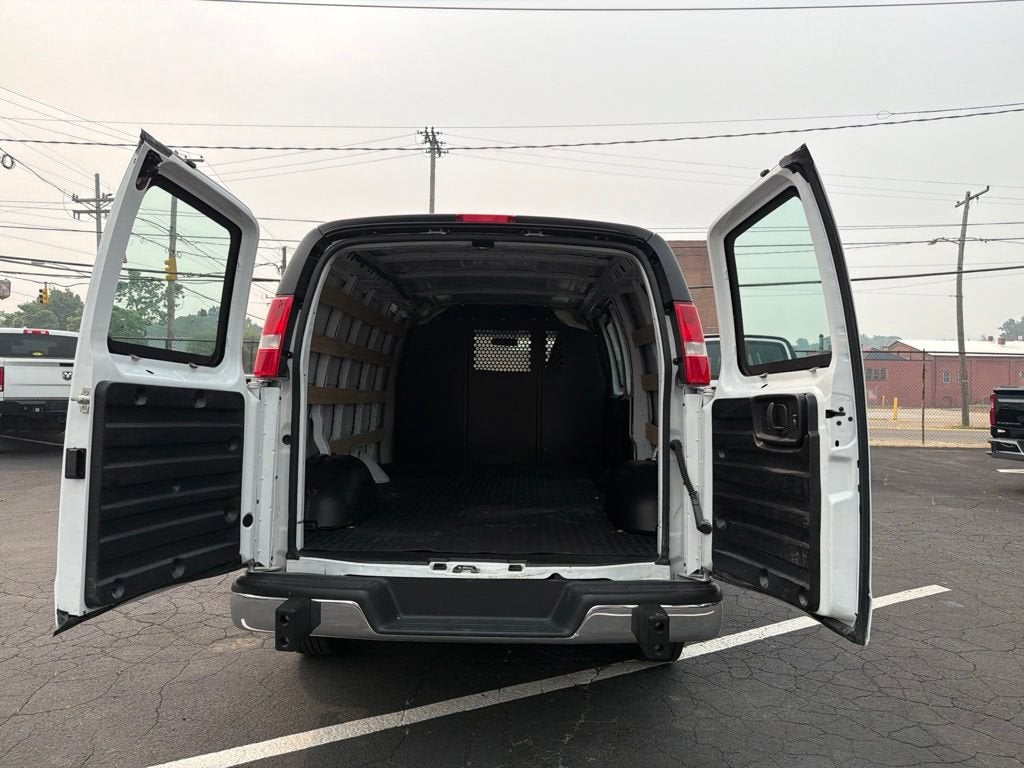2025 Chevrolet Express Cargo WT