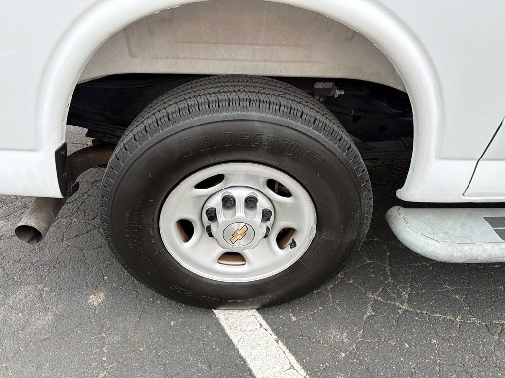 2025 Chevrolet Express Cargo WT