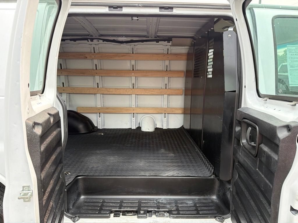 2025 Chevrolet Express Cargo WT