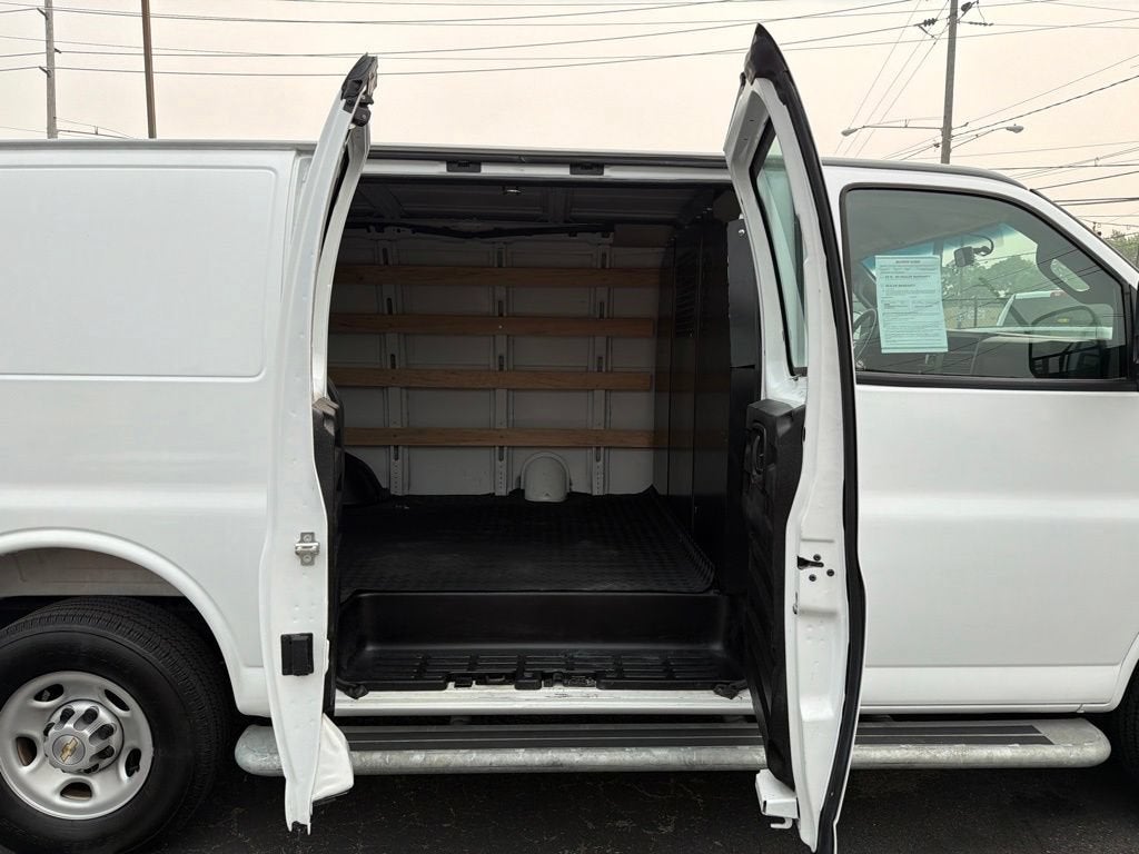 2025 Chevrolet Express Cargo WT