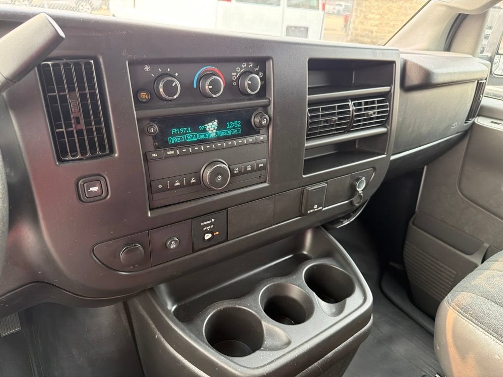 2025 Chevrolet Express Cargo WT