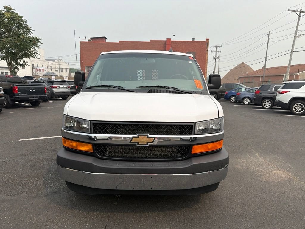 2025 Chevrolet Express Cargo WT