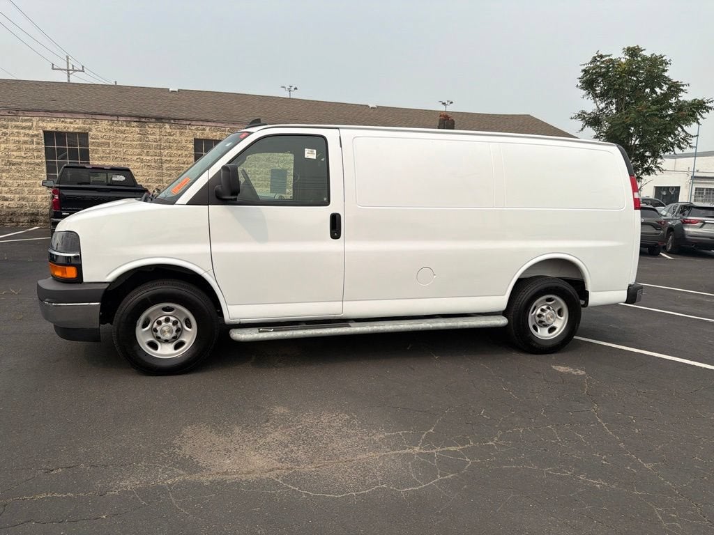 2025 Chevrolet Express Cargo WT