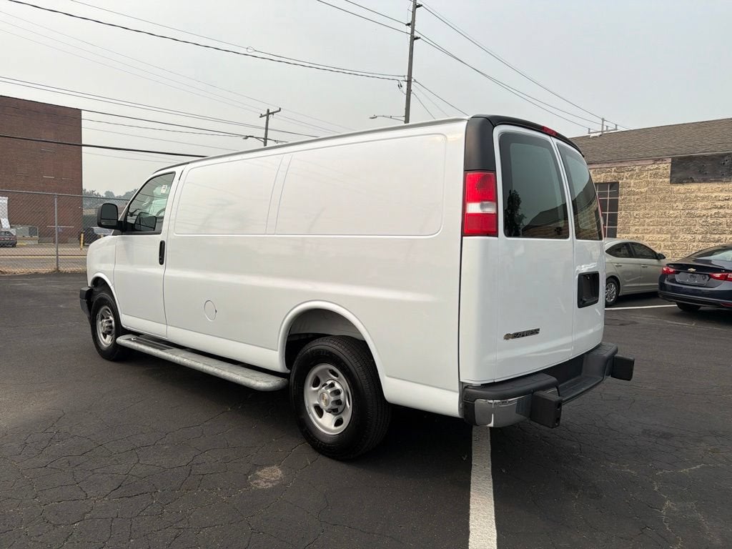 2025 Chevrolet Express Cargo WT