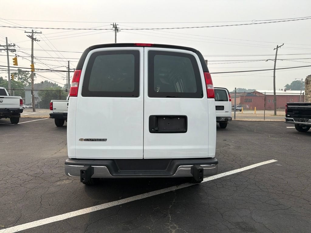 2025 Chevrolet Express Cargo WT