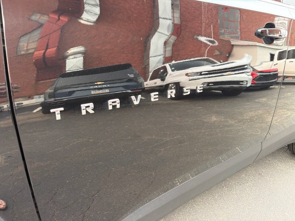 2023 Chevrolet Traverse LT Leather
