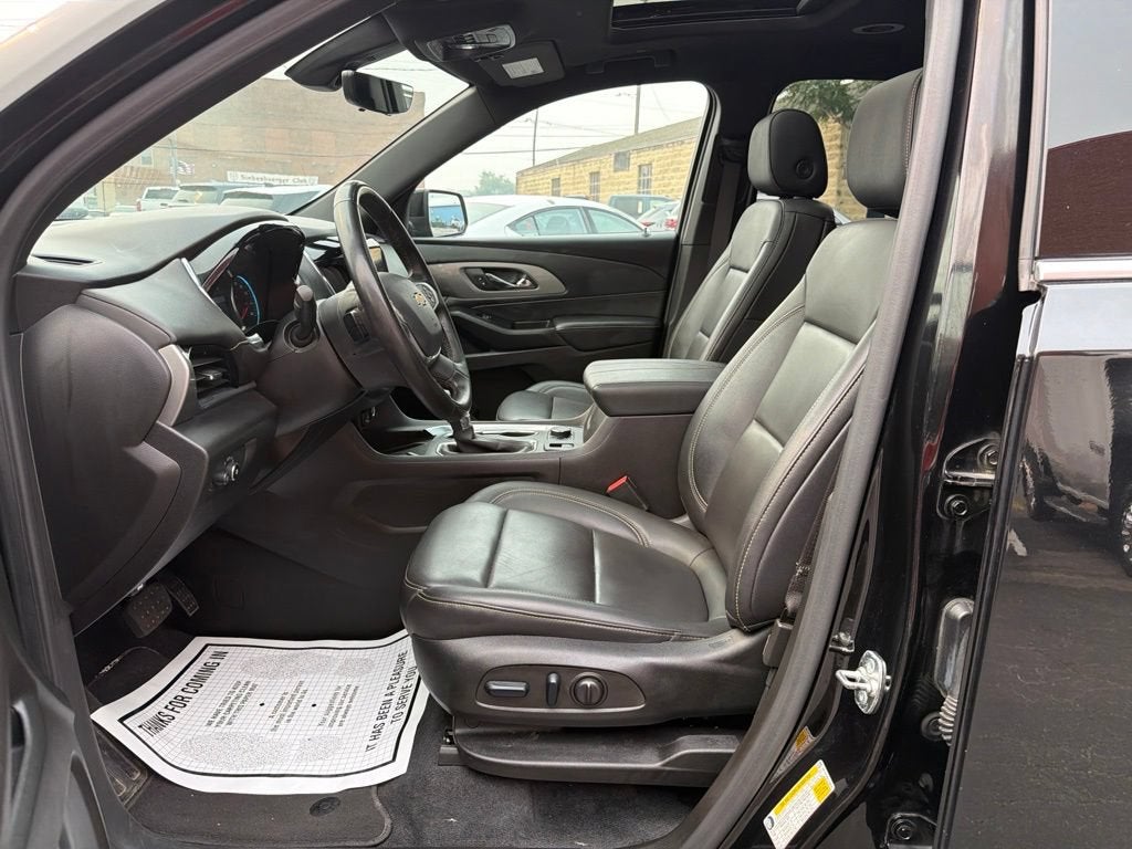 2023 Chevrolet Traverse LT Leather