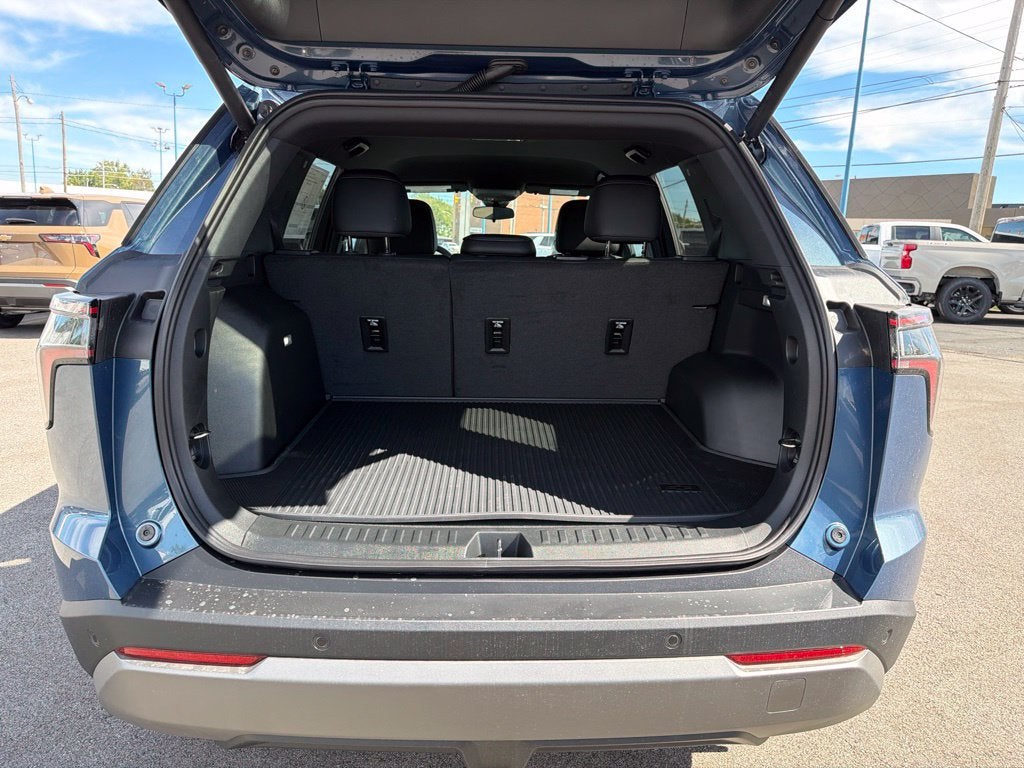 2027 Chevrolet Equinox LT - Photo 12