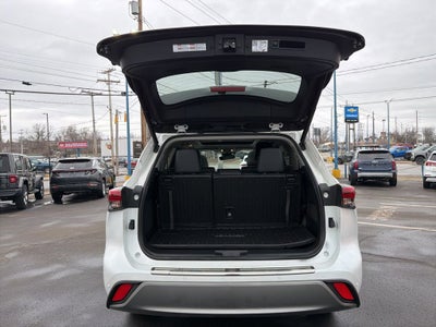 2022 Toyota Highlander Hybrid Platinum