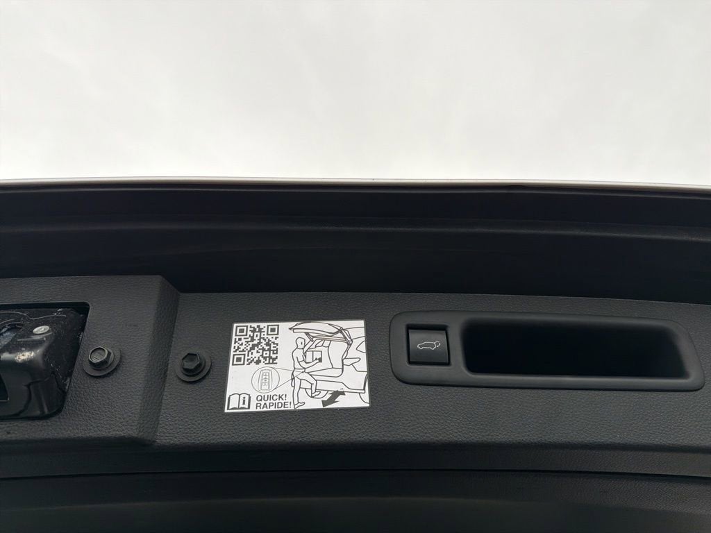 2022 Toyota Highlander Hybrid Platinum