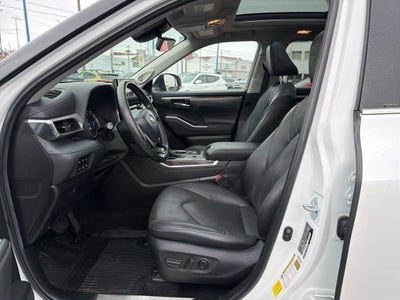 2022 Toyota Highlander Hybrid Platinum