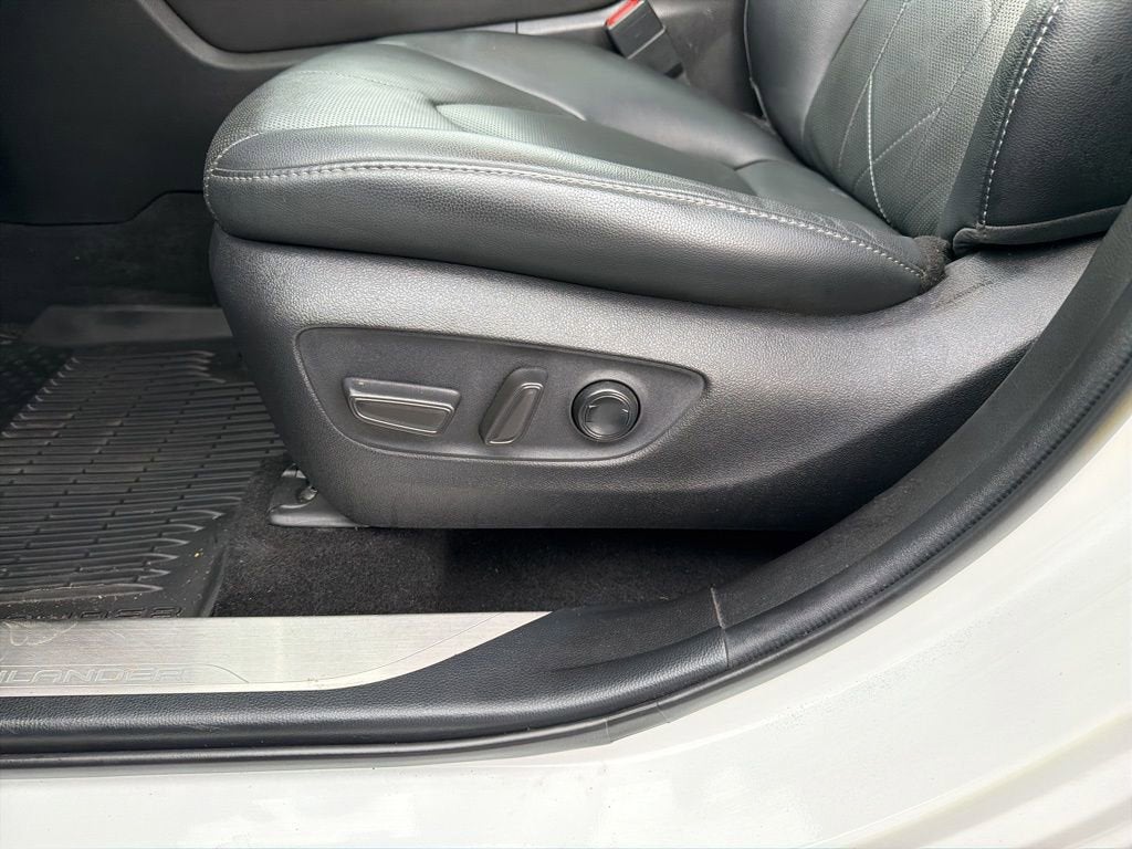 2022 Toyota Highlander Hybrid Platinum