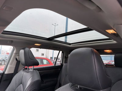 2022 Toyota Highlander Hybrid Platinum