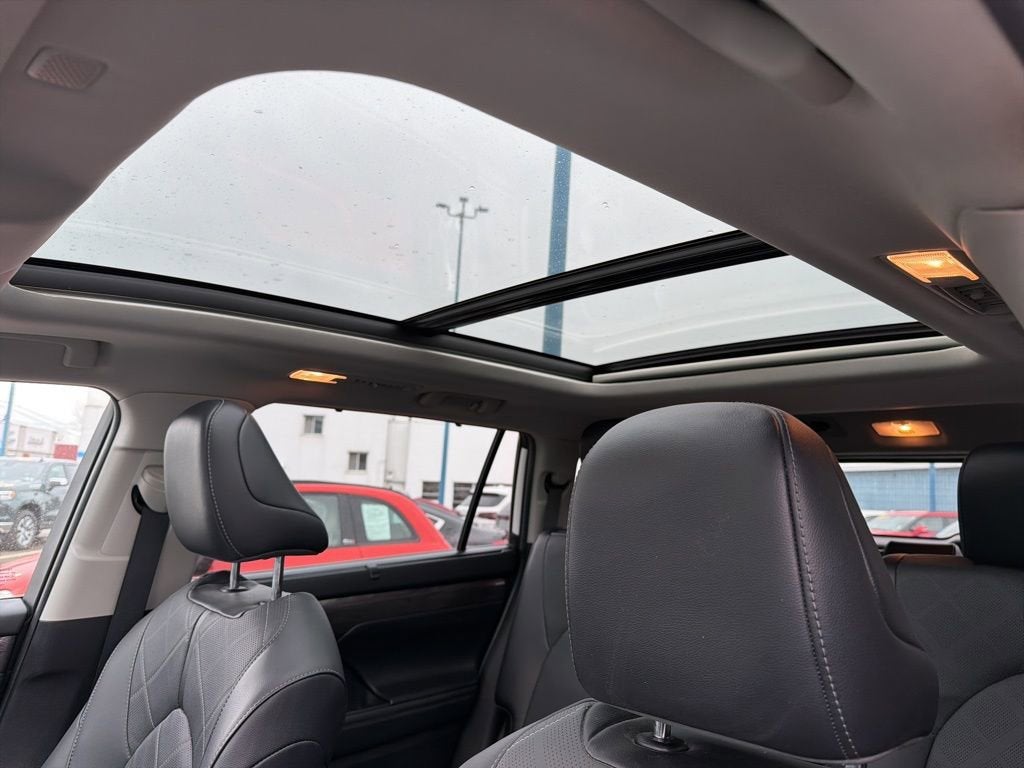 2022 Toyota Highlander Hybrid Platinum