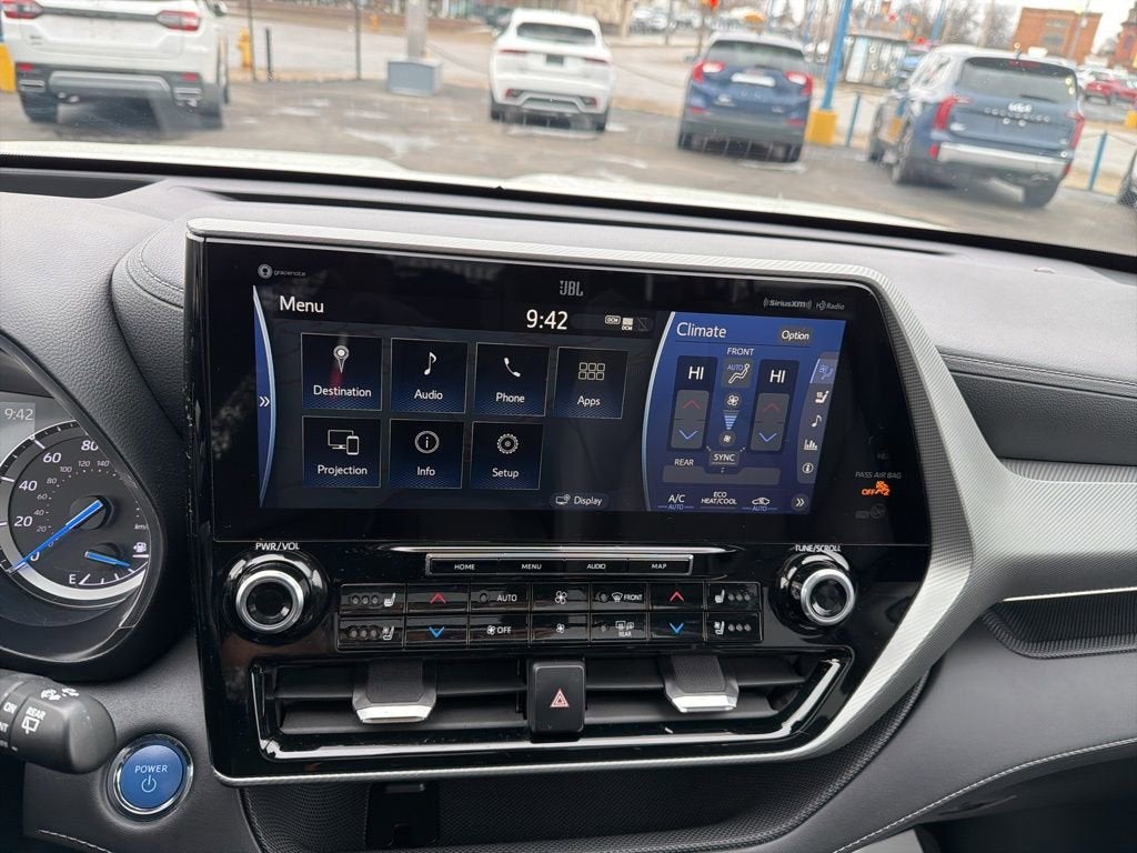 2022 Toyota Highlander Hybrid Platinum
