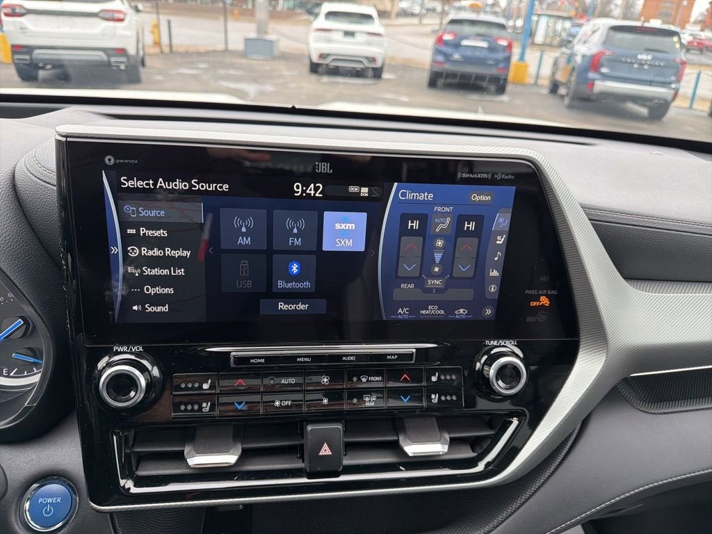 2022 Toyota Highlander Hybrid Platinum