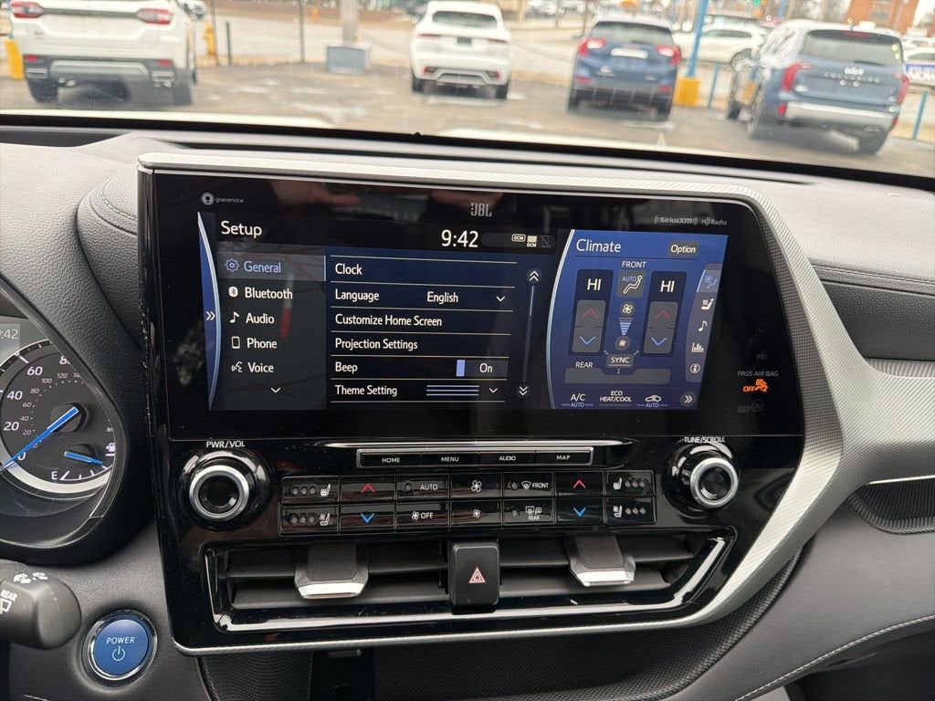 2022 Toyota Highlander Hybrid Platinum