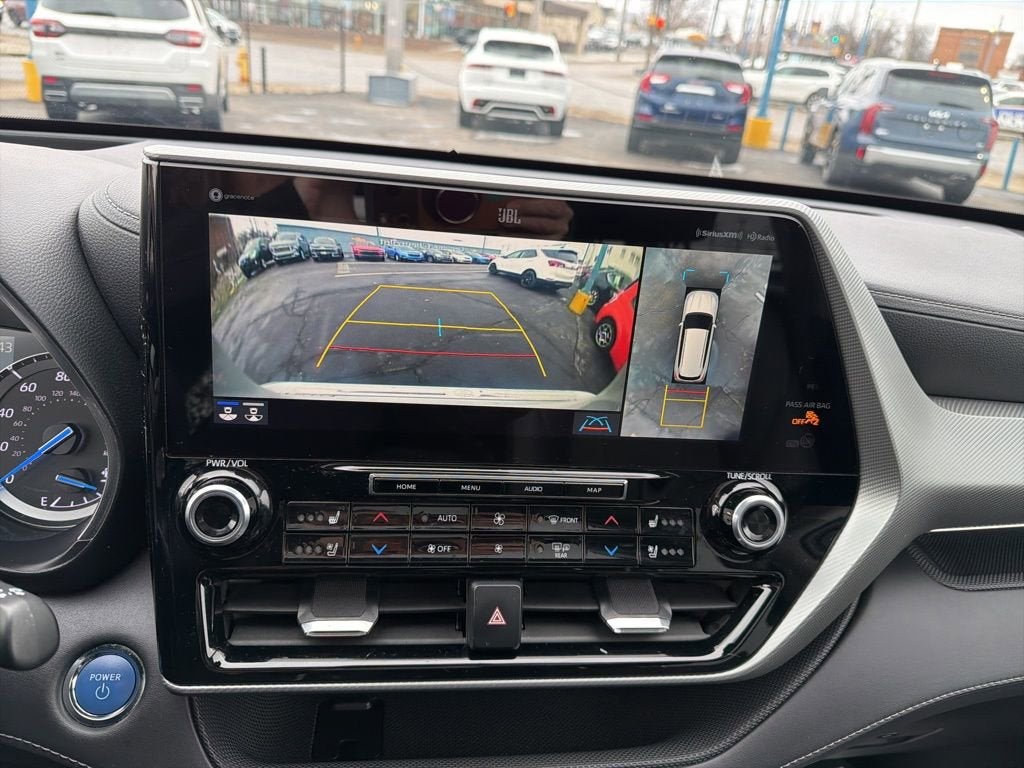 2022 Toyota Highlander Hybrid Platinum