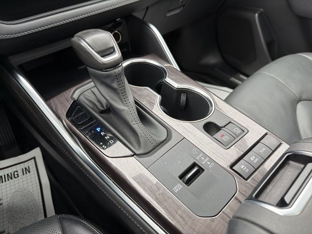 2022 Toyota Highlander Hybrid Platinum