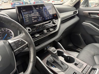 2022 Toyota Highlander Hybrid Platinum