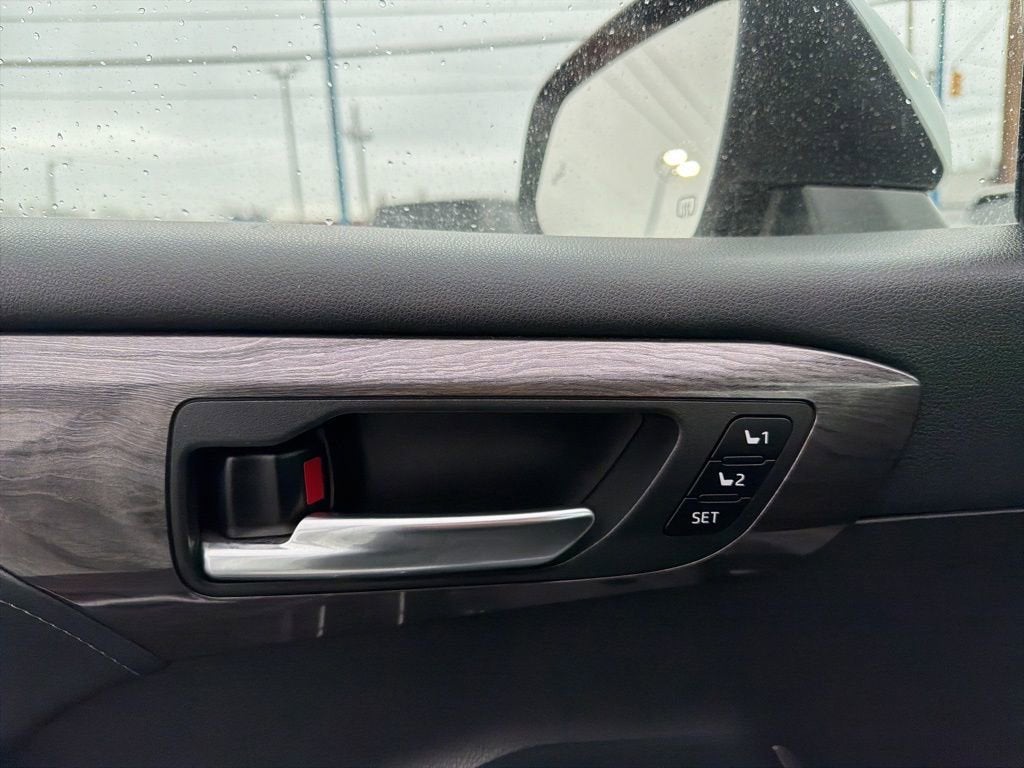 2022 Toyota Highlander Hybrid Platinum