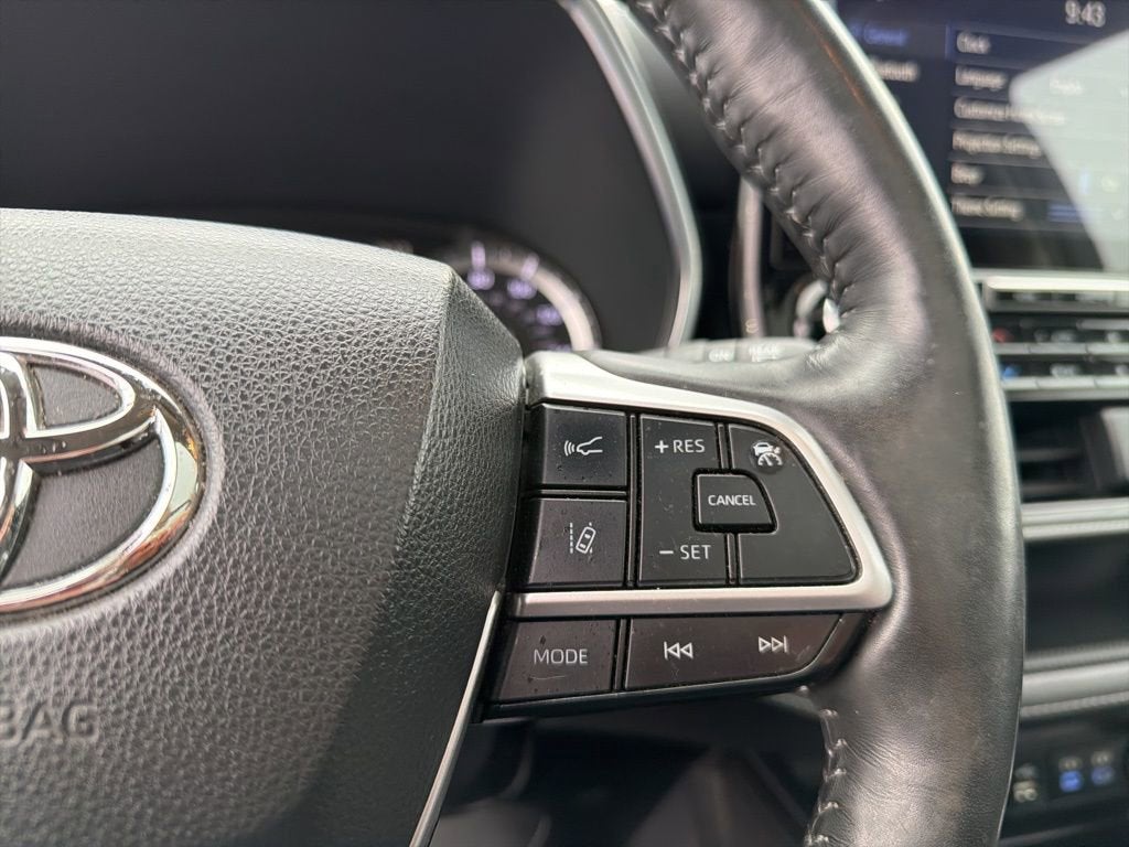 2022 Toyota Highlander Hybrid Platinum