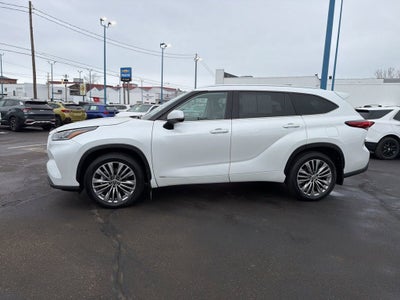 2022 Toyota Highlander Hybrid Platinum