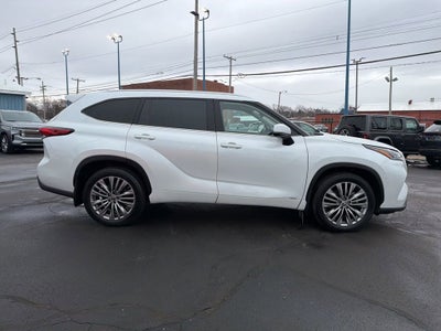 2022 Toyota Highlander Hybrid Platinum