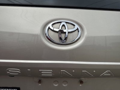 2015 Toyota Sienna XLE 8 Passenger