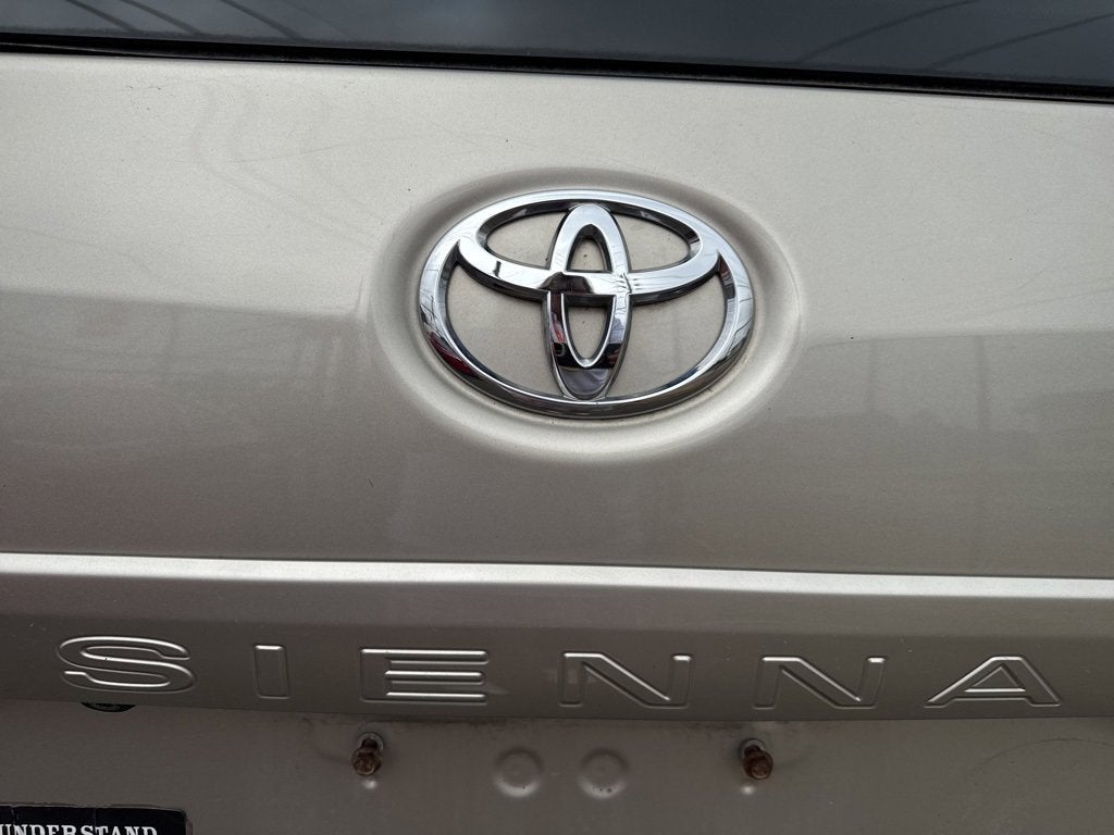 2015 Toyota Sienna XLE 8 Passenger