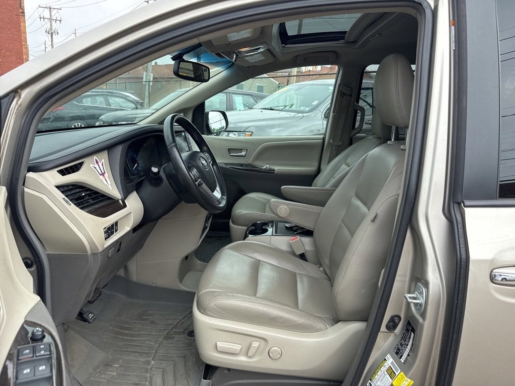 2015 Toyota Sienna XLE 8 Passenger
