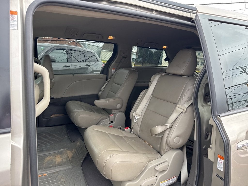 2015 Toyota Sienna XLE 8 Passenger