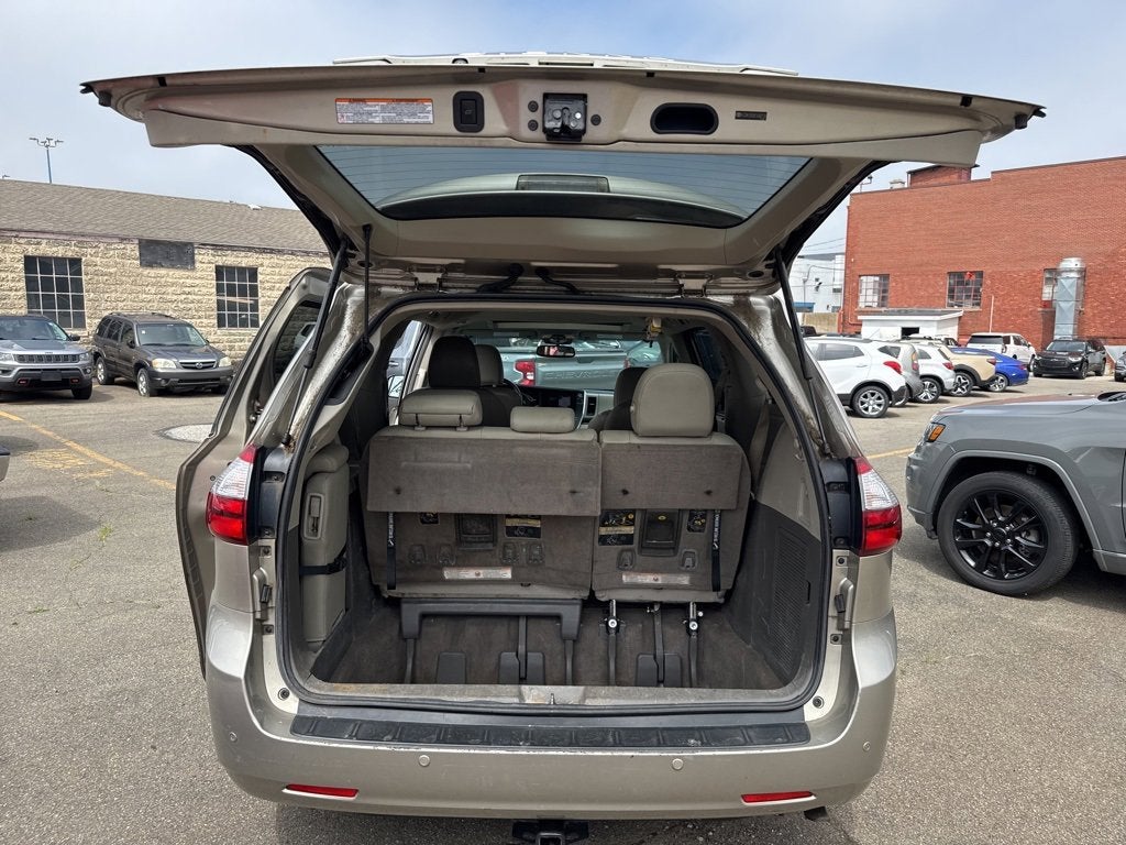 2015 Toyota Sienna XLE 8 Passenger