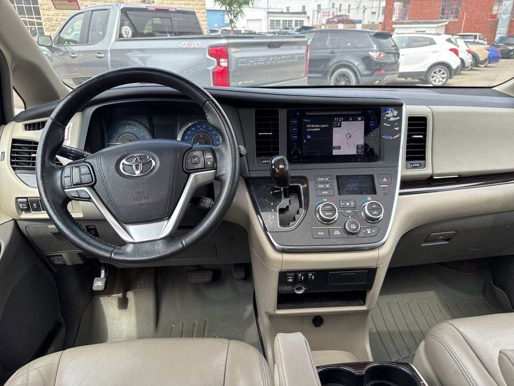 2015 Toyota Sienna XLE 8 Passenger
