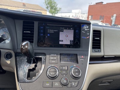 2015 Toyota Sienna XLE 8 Passenger