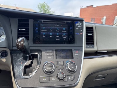 2015 Toyota Sienna XLE 8 Passenger