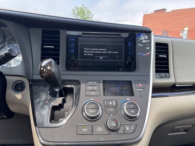 2015 Toyota Sienna XLE 8 Passenger