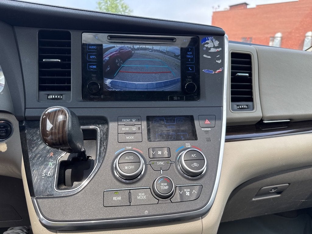 2015 Toyota Sienna XLE 8 Passenger