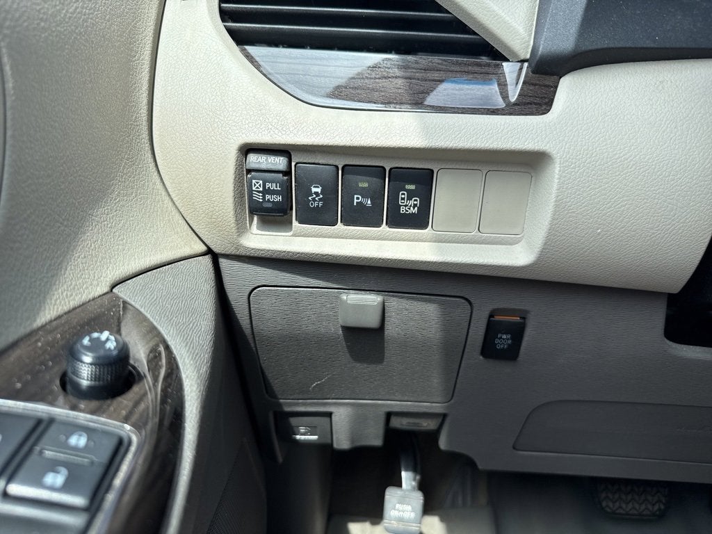 2015 Toyota Sienna XLE 8 Passenger