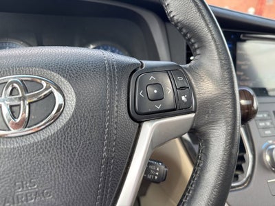 2015 Toyota Sienna XLE 8 Passenger