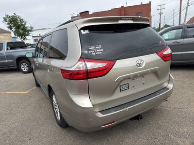 2015 Toyota Sienna XLE 8 Passenger