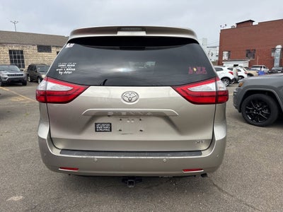 2015 Toyota Sienna XLE 8 Passenger