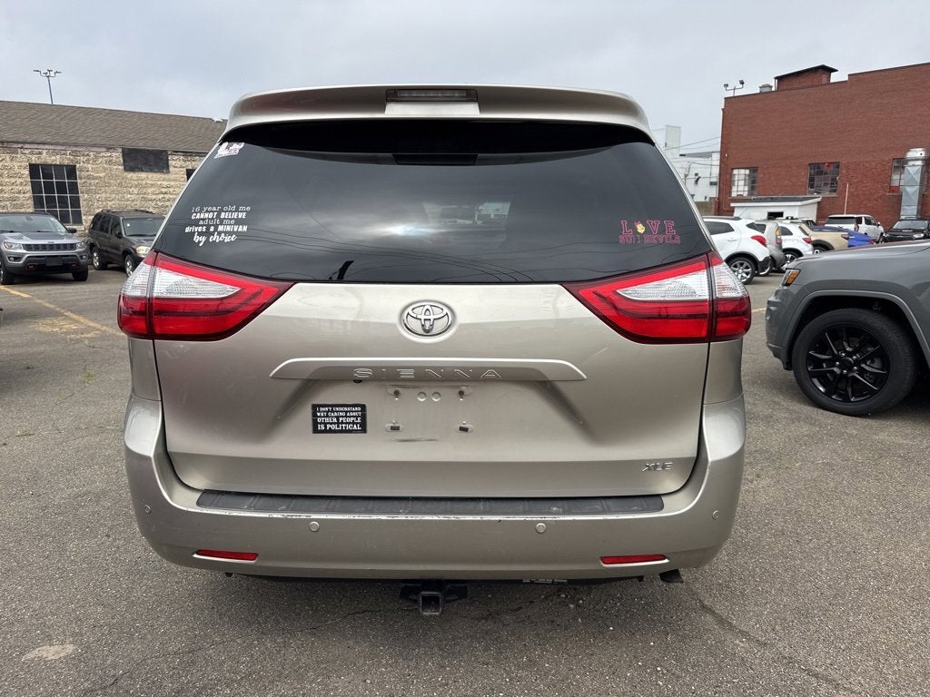 2015 Toyota Sienna XLE 8 Passenger